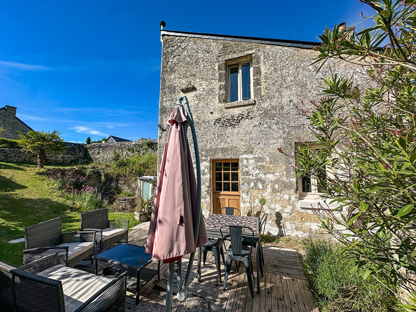 Maison semi-troglodytique de charme à Rochemenier (49700)