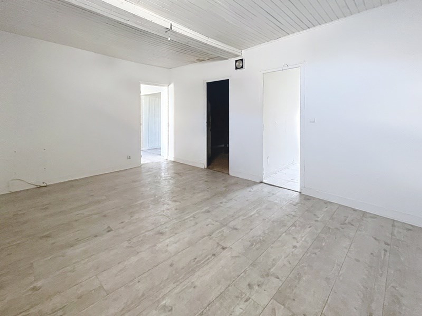 Maison à vendre - 6 pièces - 201m2 - La Roche-Chalais (24490)