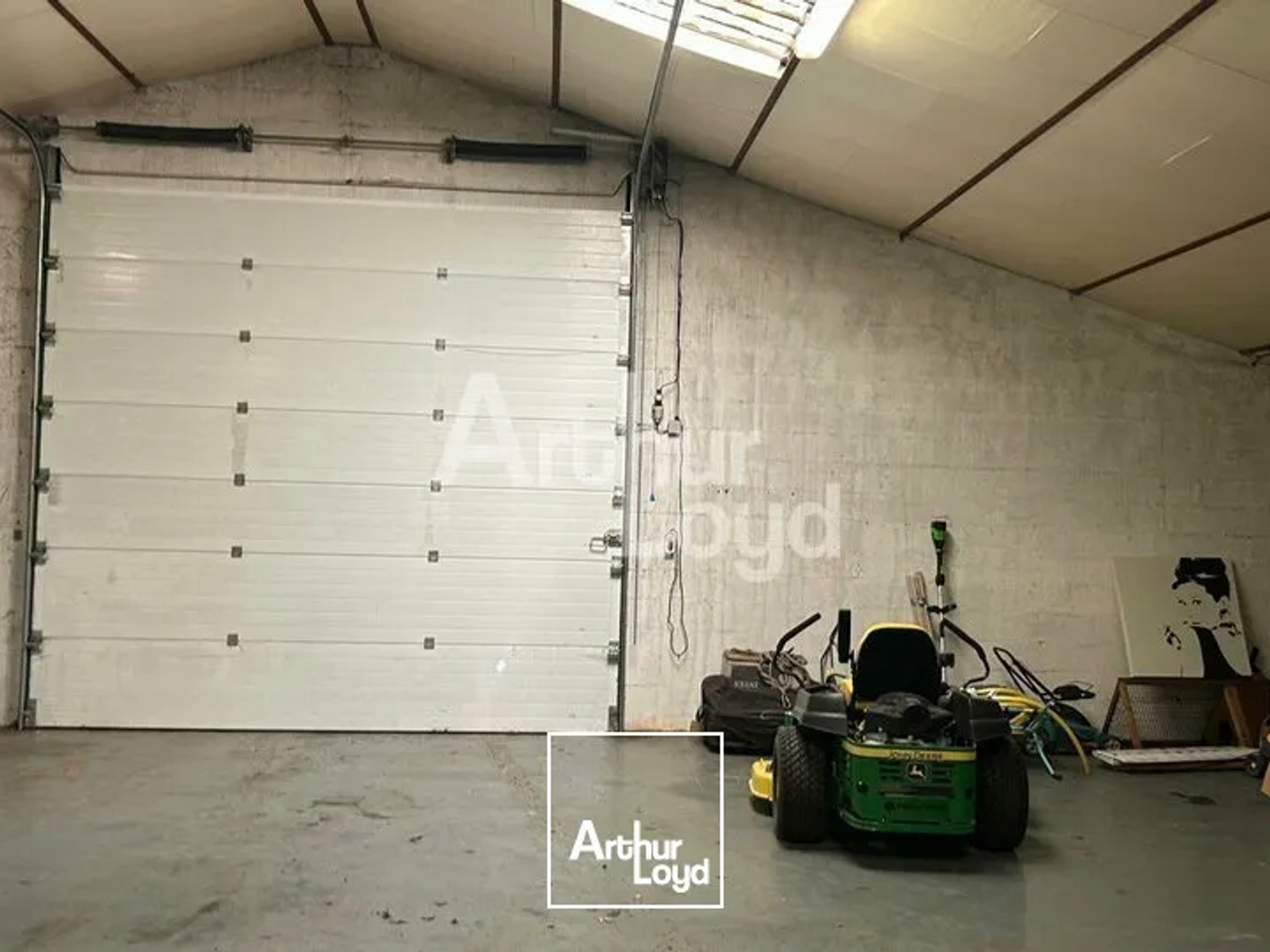 Locaux à vendre - 360m2 - Monthou-Sur-Bièvre (41120)
