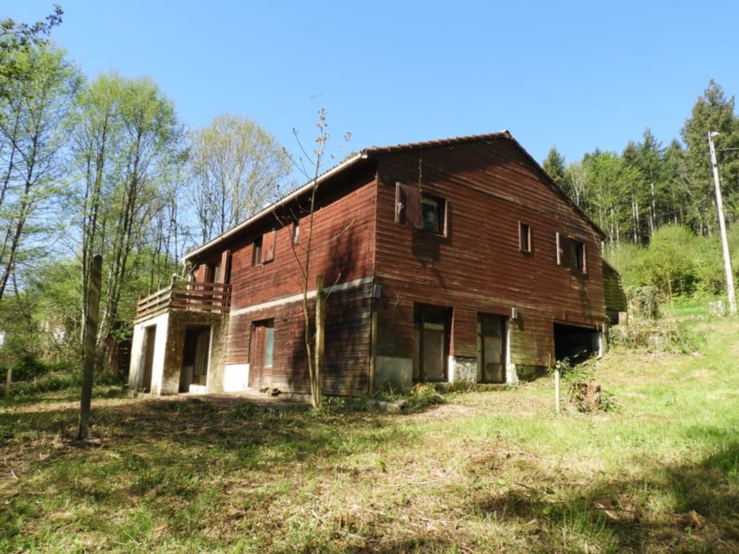 Maison en bois à rénover - secteur calme et naturel - Saint-Rémy-sur-Durolle