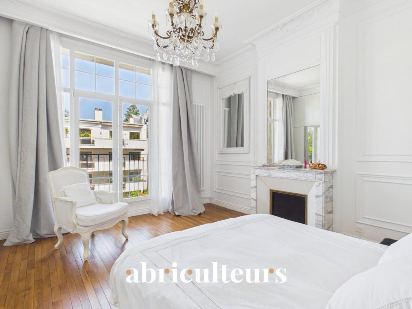 Vends appartement ancien - 18 m² - 7 pièces, 4 chambres - Saint-Mandé 94160
