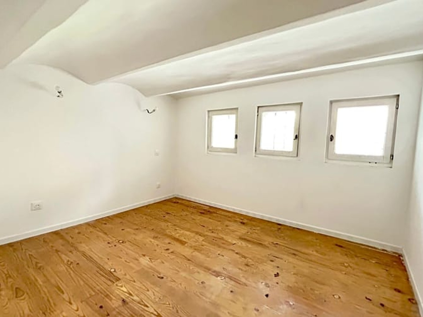 Bureaux à vendre - 97m2 - Évenos (83330)
