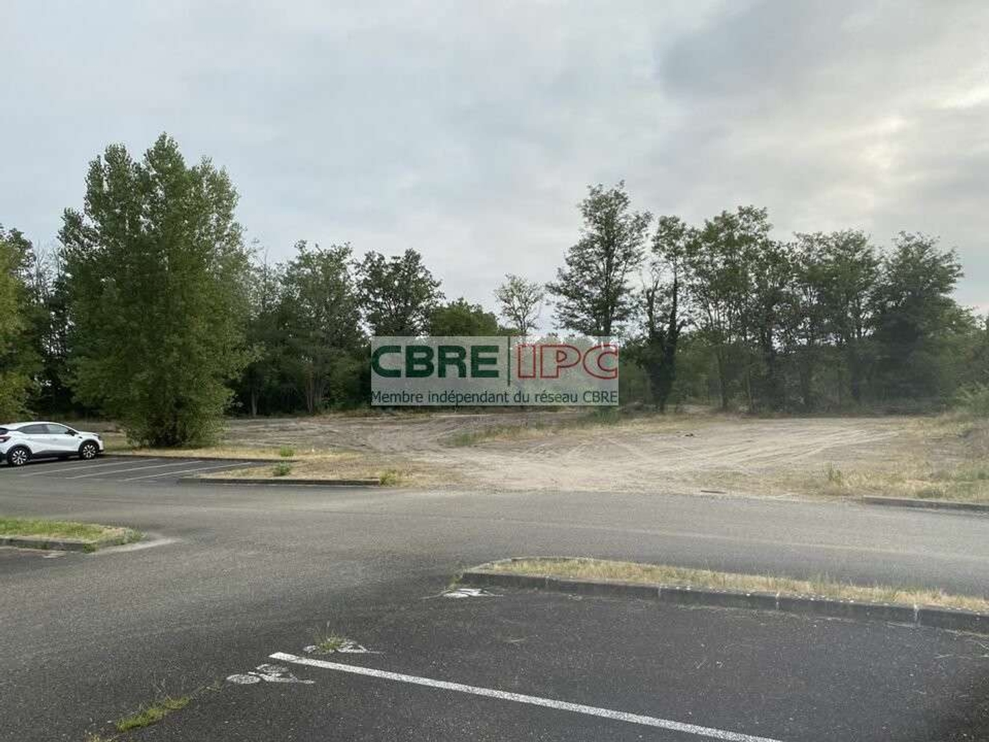 Vente entrepôt bureau de 1270m² en zac Saint Avit