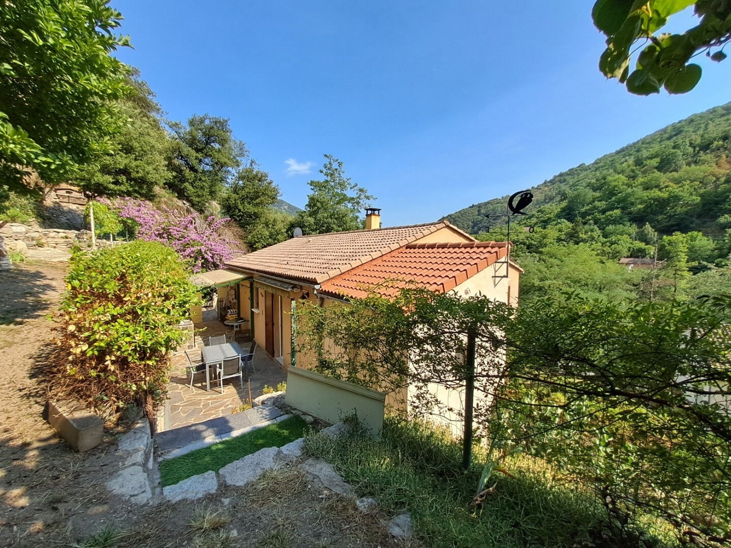 Villa familiale de 109 m2 avec logement indépendant et garage sur 2 000 m2 de terrain