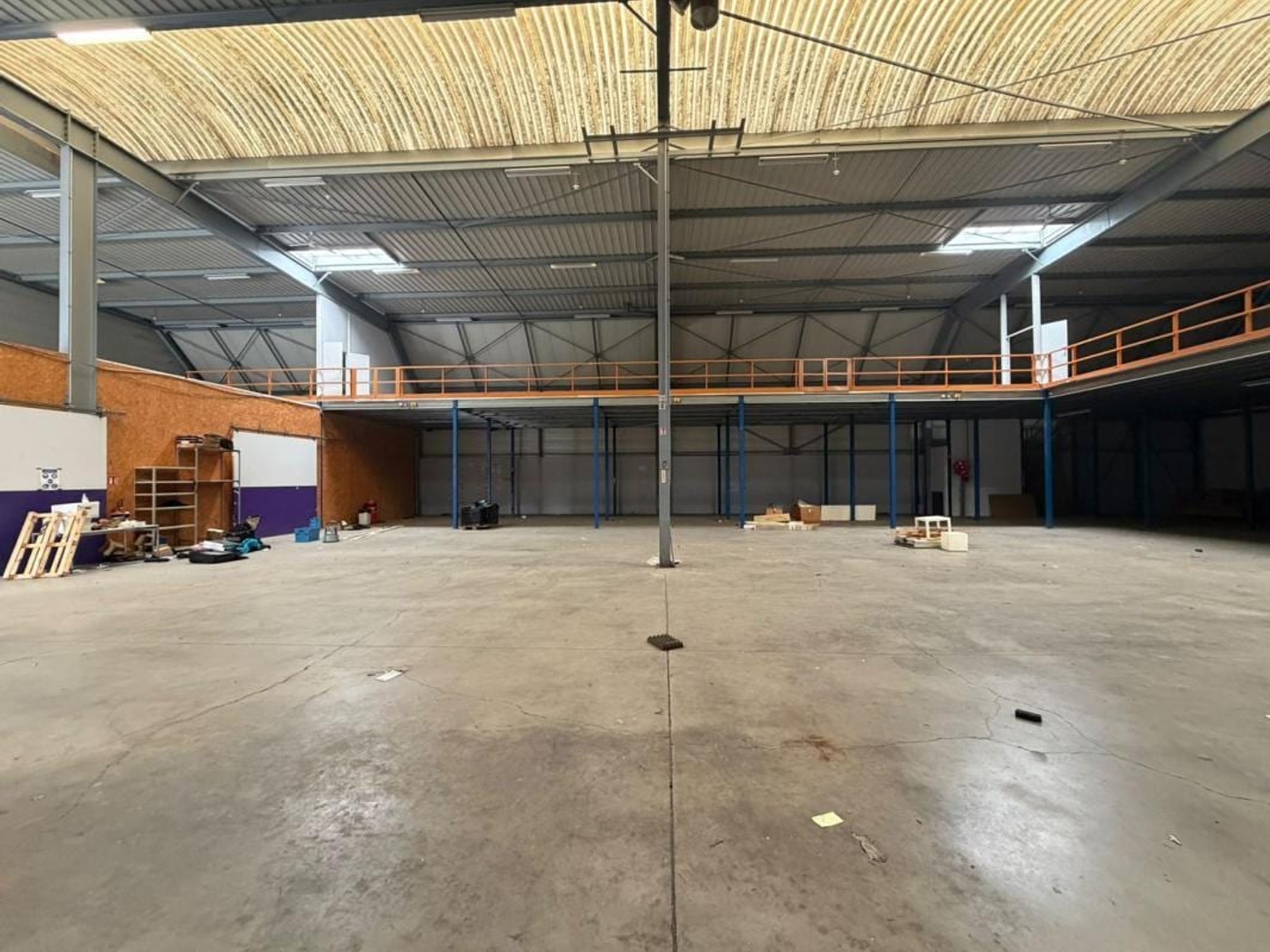 Local d'activités de 2404m²