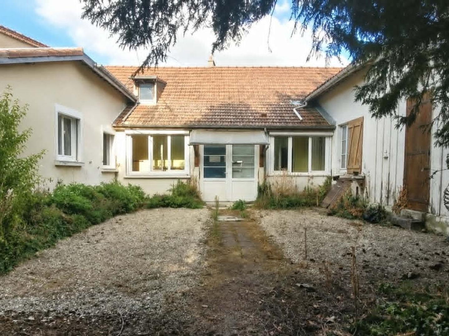 Maison 116 m² - F5 + F2 - Terrain 836 m² - Garage et dépendances