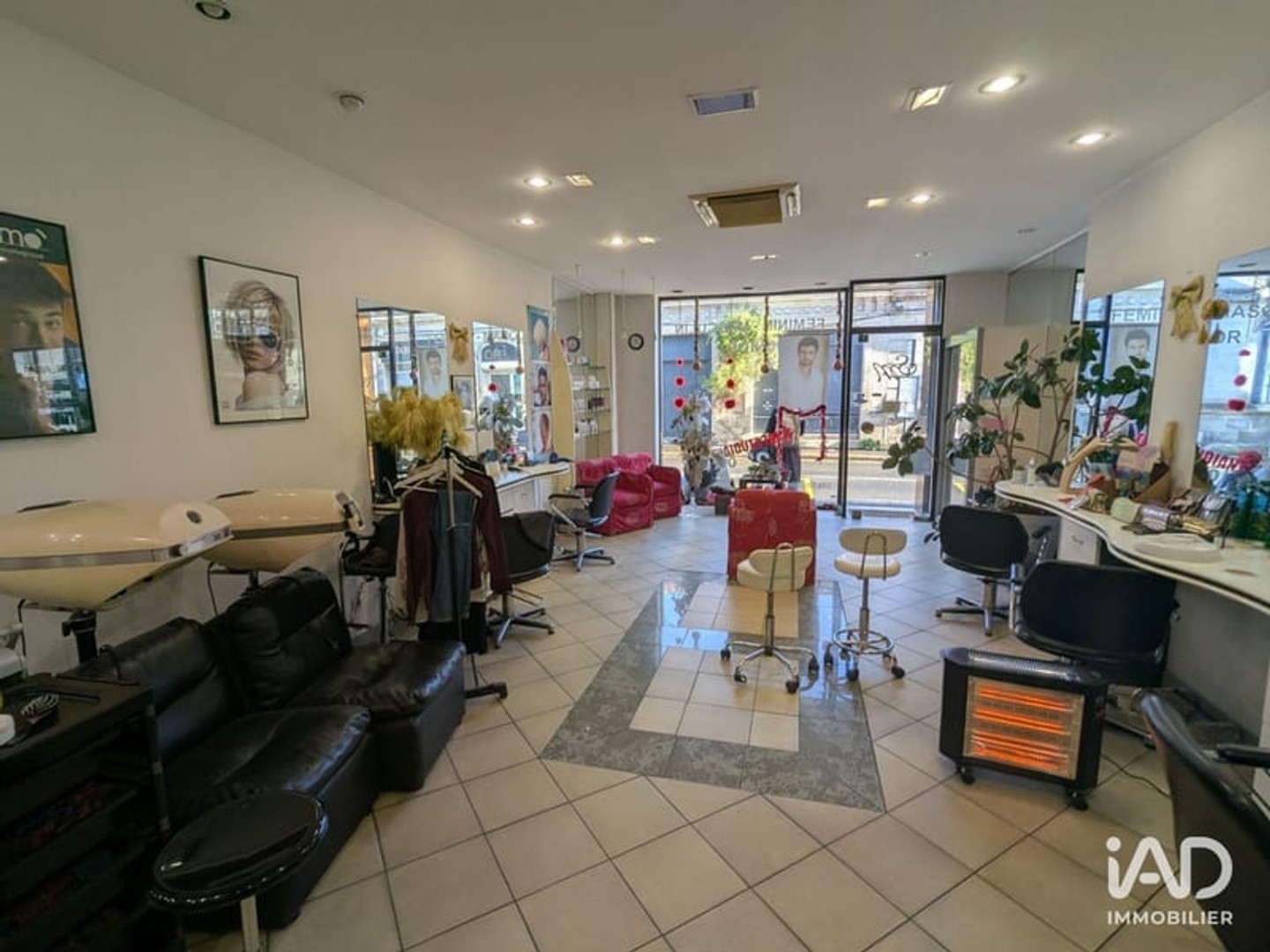 Immeuble commercial 56 m²