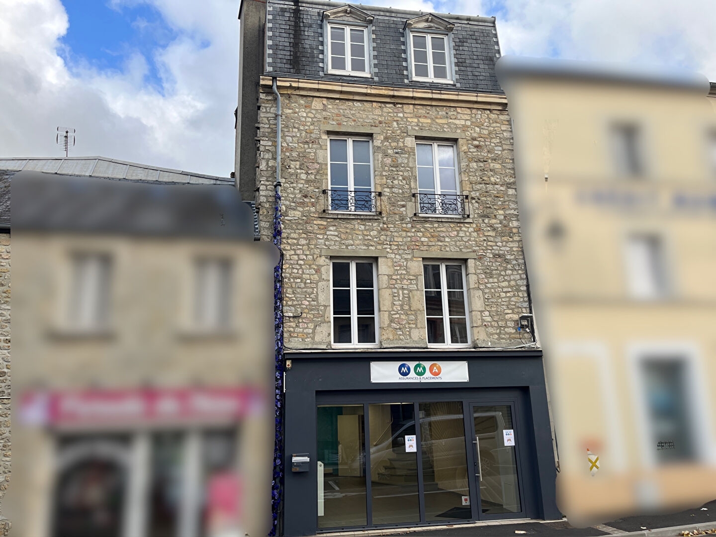 CARENTAN - Immeuble avec local commercial, bureaux et logement