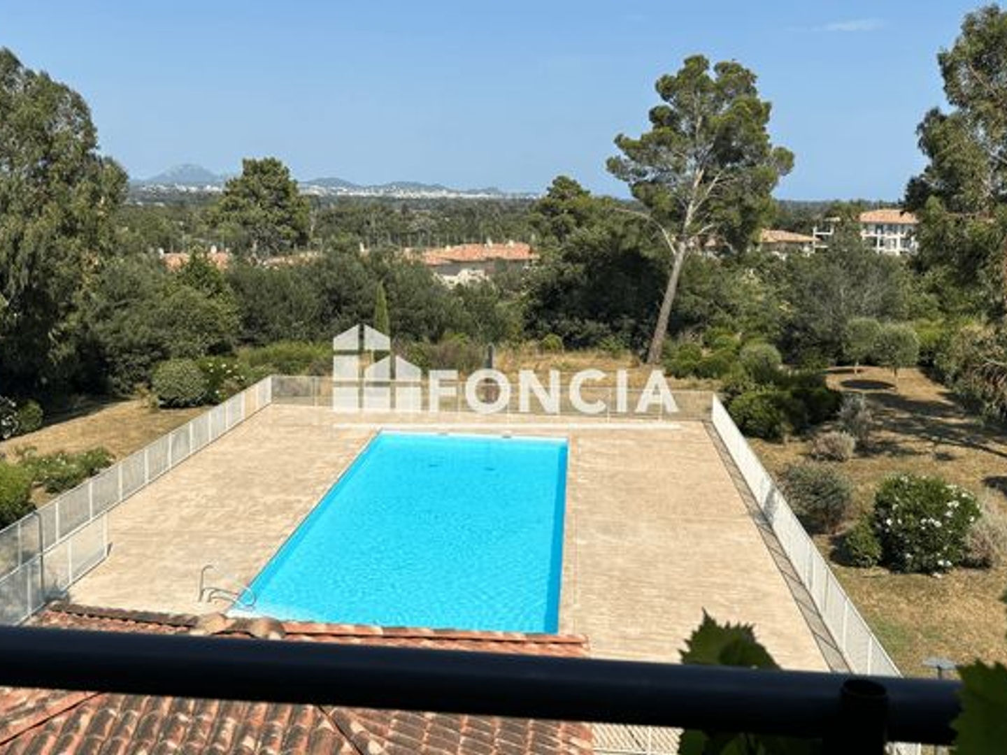 Appartement à vendre - 3 pièces - 57m2 - Roquebrune-Sur-Ar... (83520)