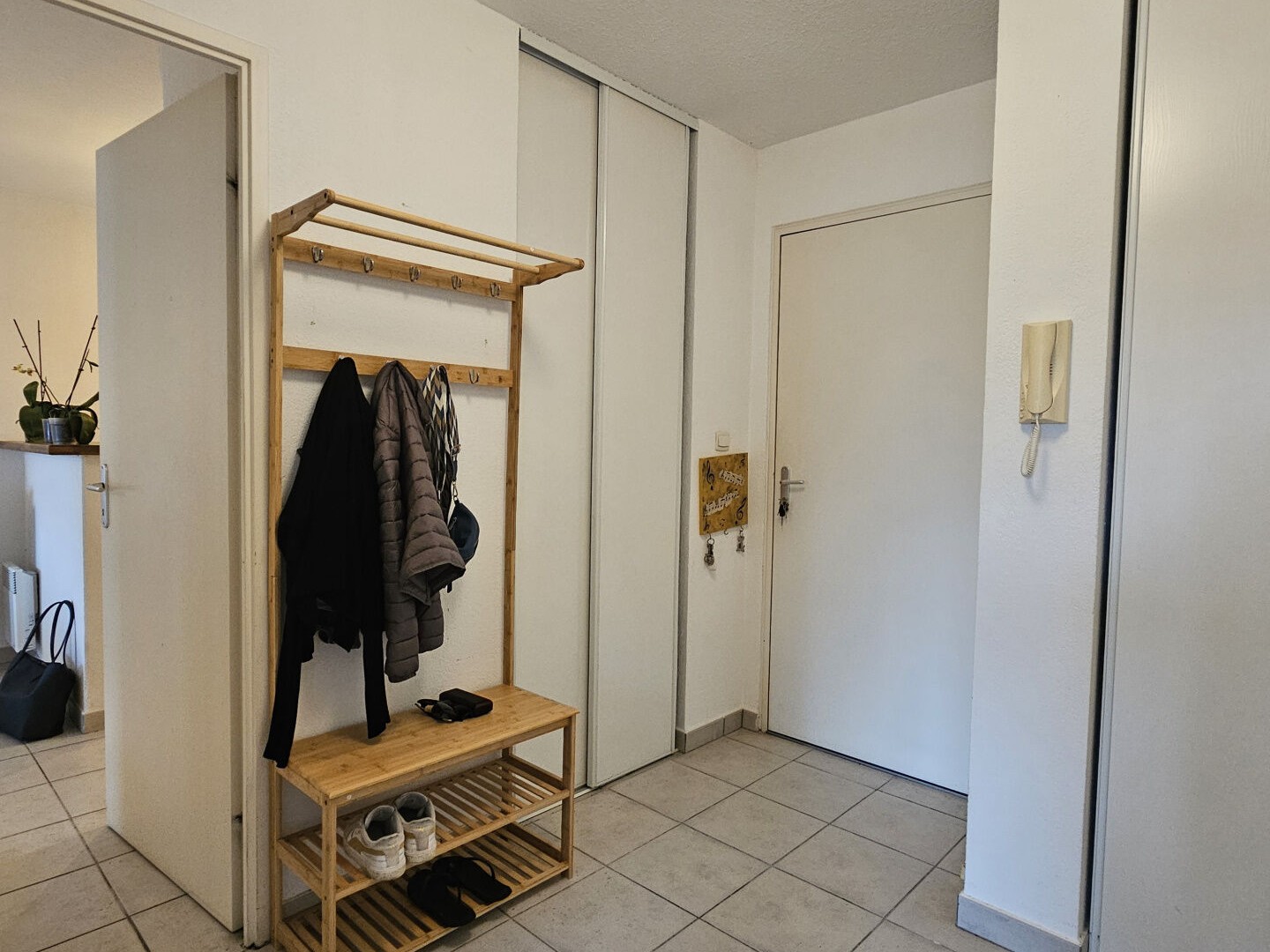 3-room apartment with parking and balcony sold rented