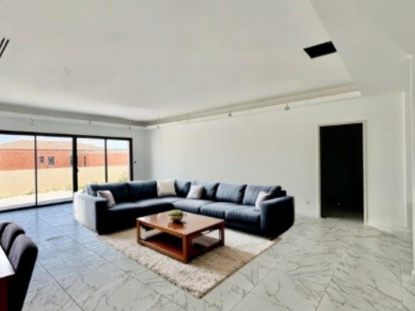 MAISON PLAIN-PIED - 4 PIECES - GARAGE - BUANDERIE-330M2
