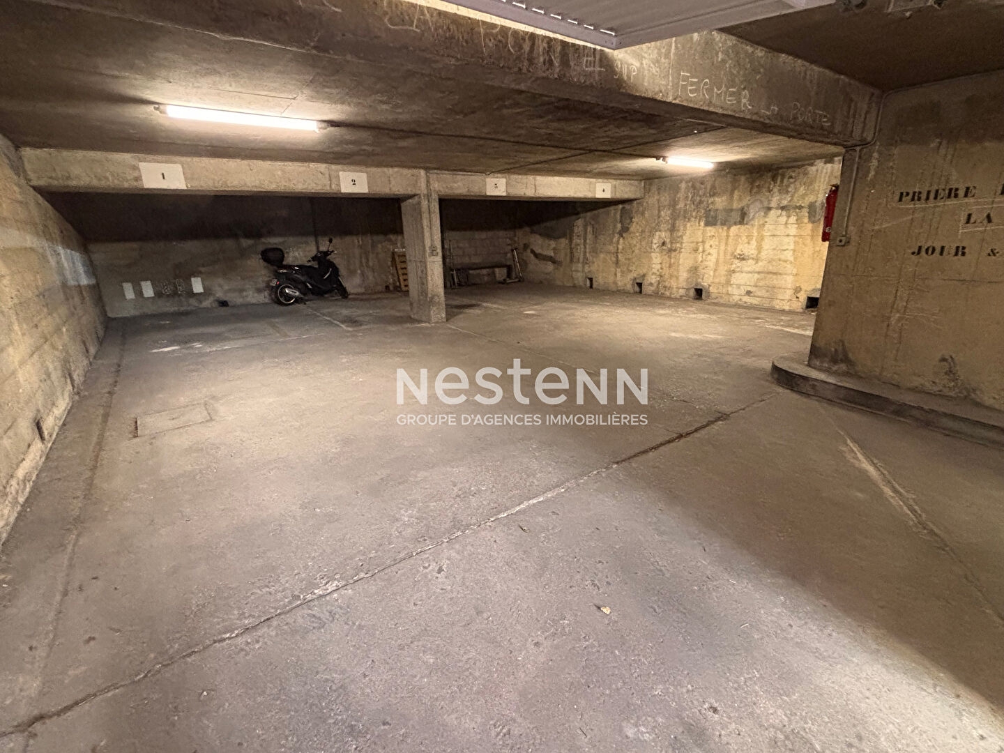 Parking / garage / box à vendre - 12m2 - Issy-Les-Moulineaux (92130)