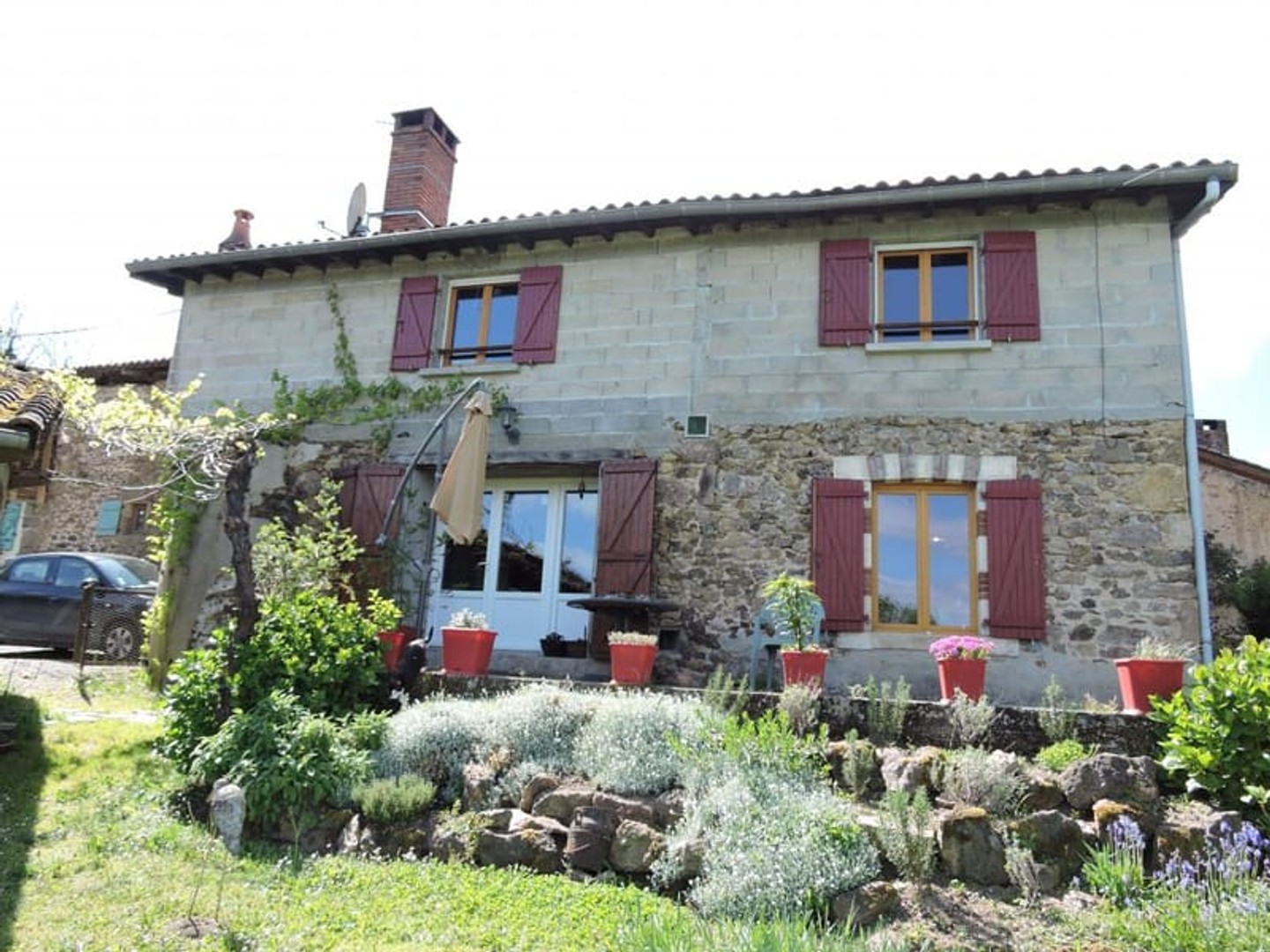Maison en pierre, au grand calme avec granges, jardin attenan...