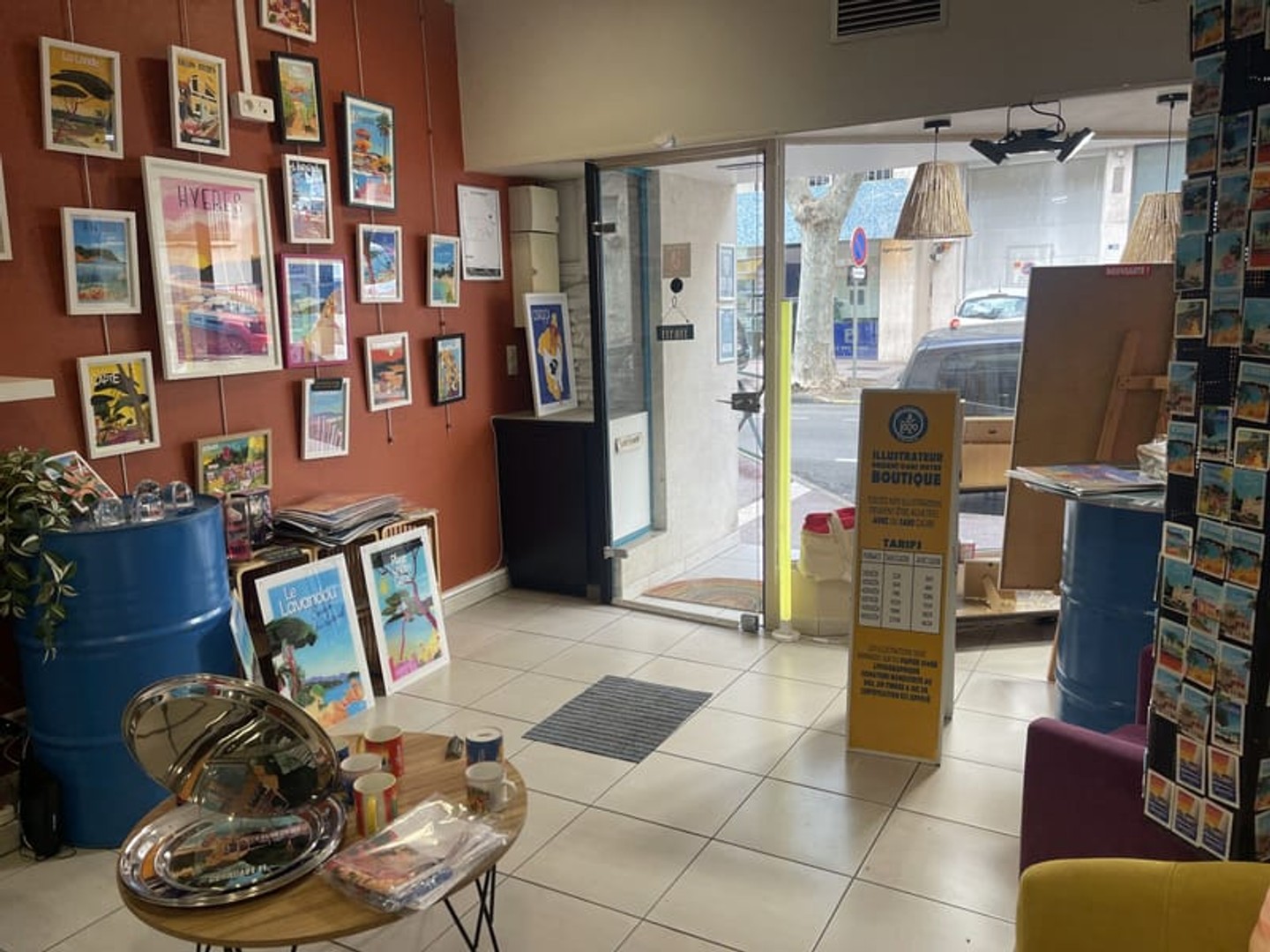 HYERES - CENTRE VILLE - LOCAL COMMERCIAL A LOUER COMPOSE DE 5 BUREAUX