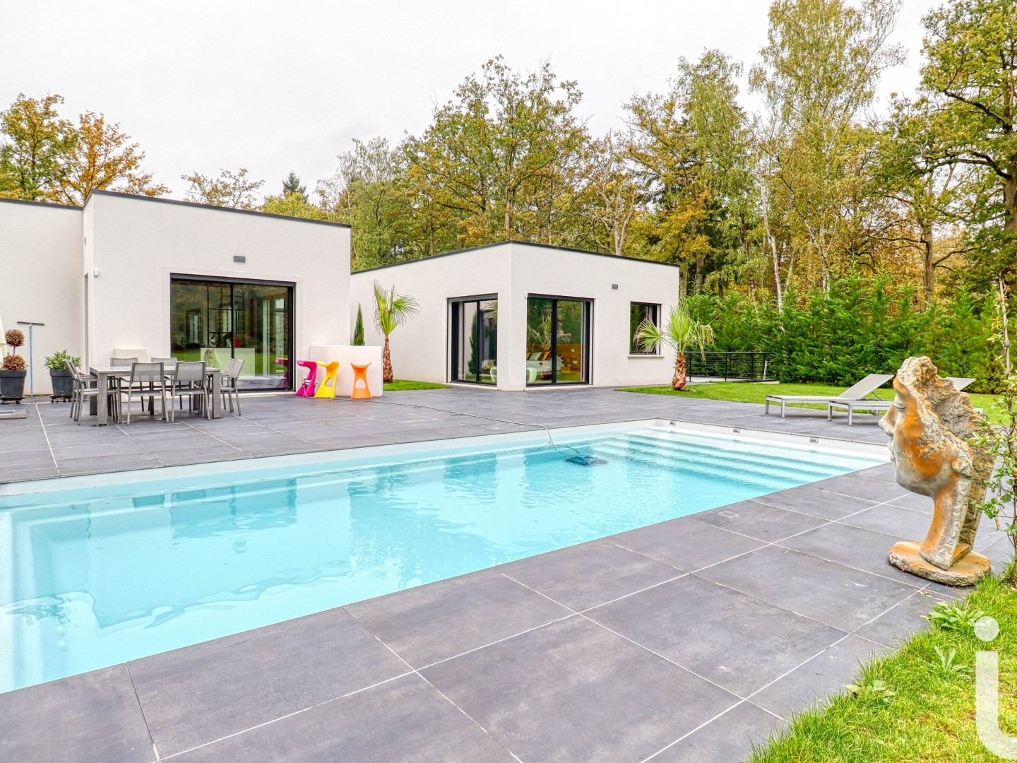 Maison 7 pièces 300 m²