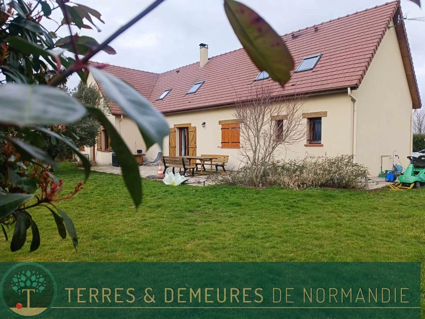 Spacieuse Maison Contemporaine proche des commodités, et à 7 min