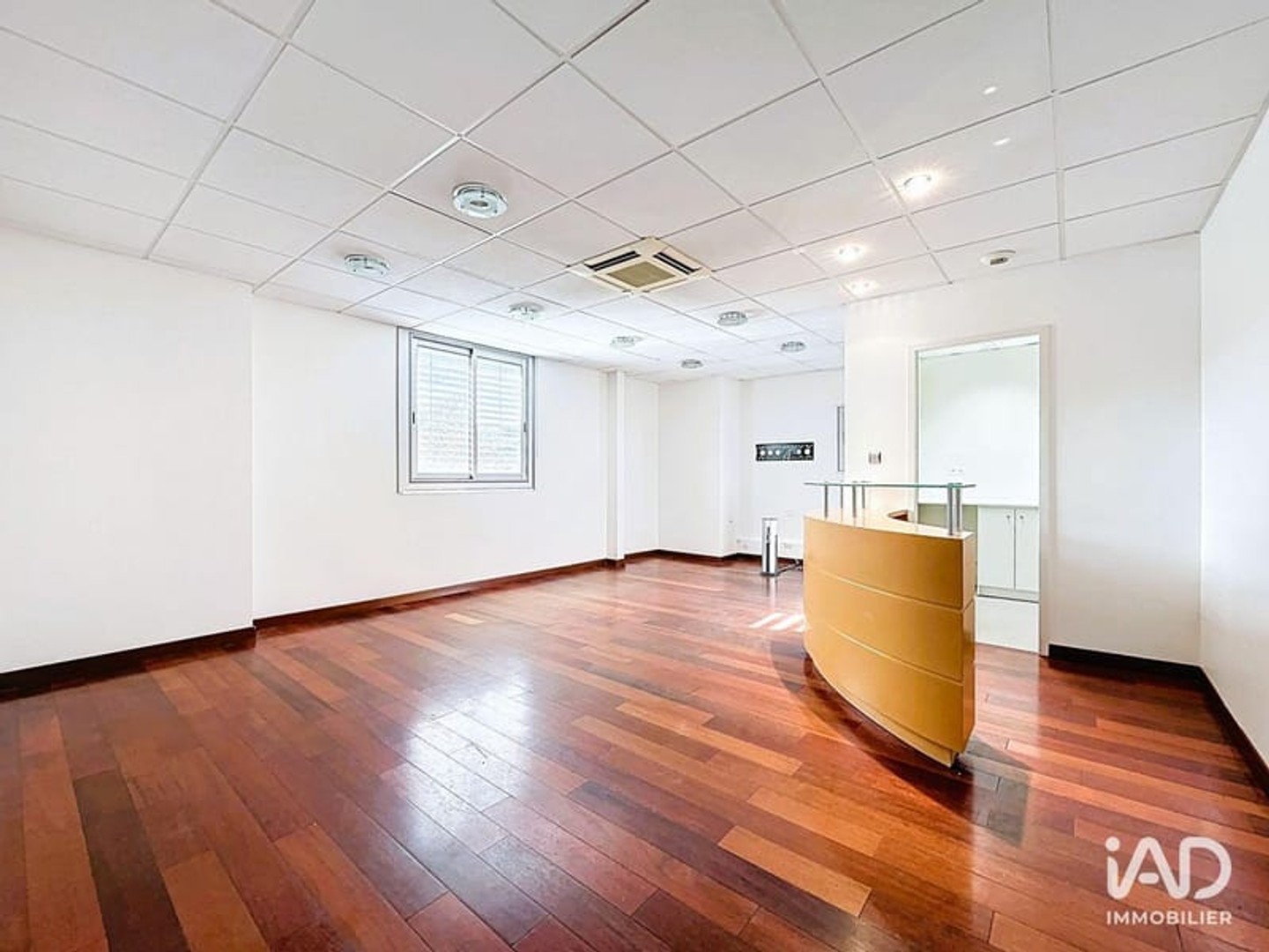 Immeuble commercial 596 m²