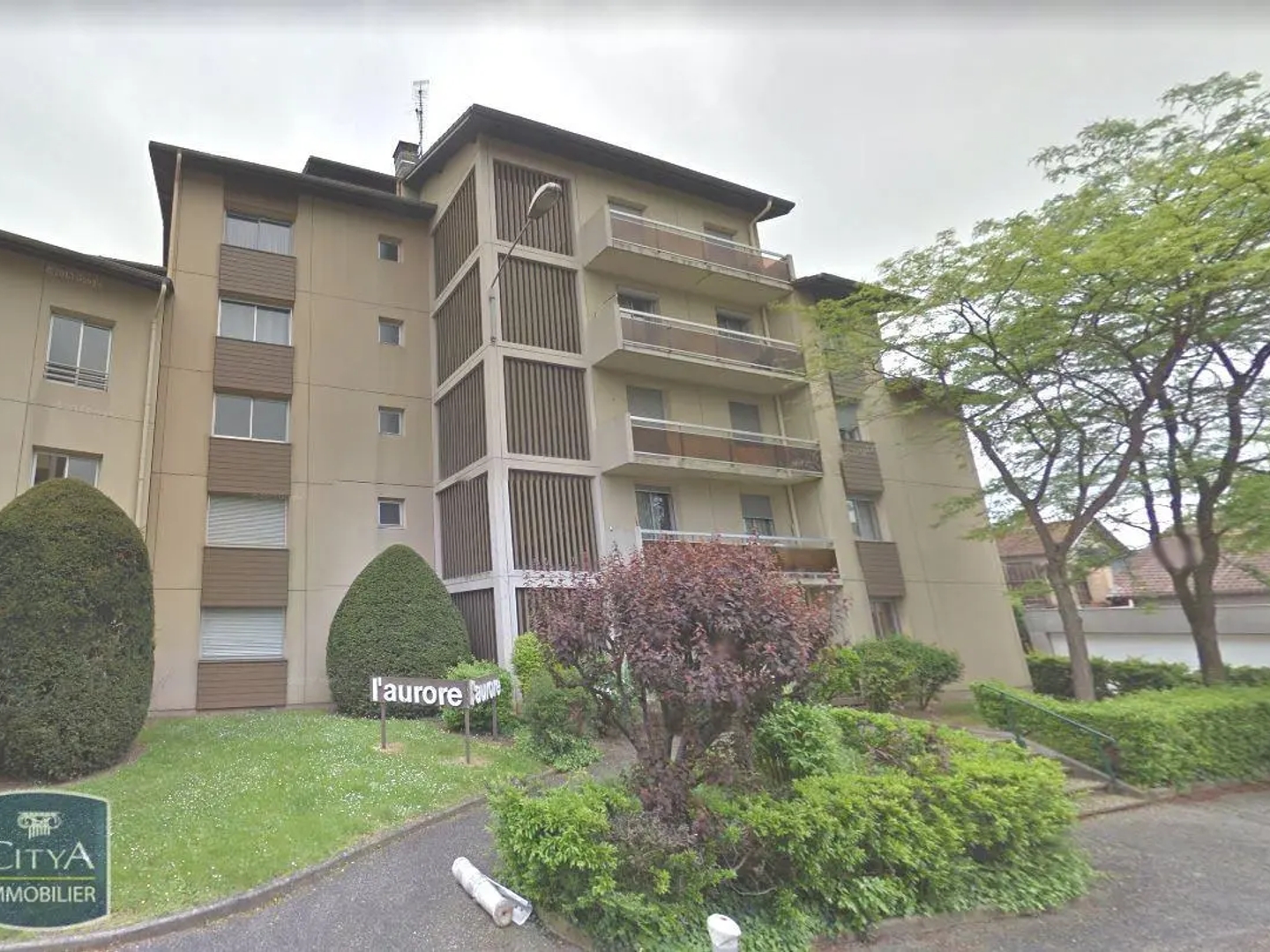 Locaux à vendre - 4 pièces - 166m2 - Saint-Marcellin (38160)