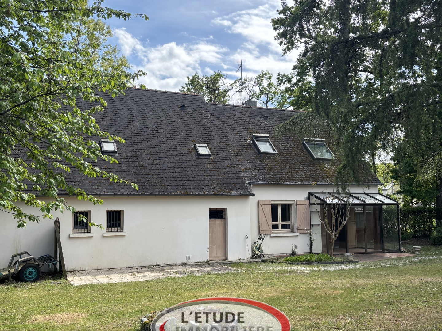 Dans le cadre privilégié du Housseau, venez découvrir cette maison avec une vie de plain-pied.
