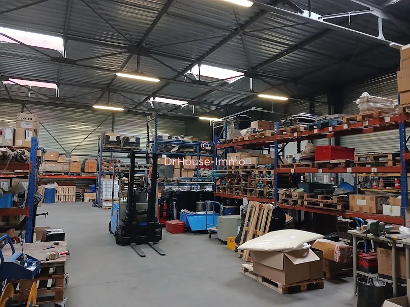 Bureaux à vendre - 1000m2 - Boissy-L'aillerie (95650)