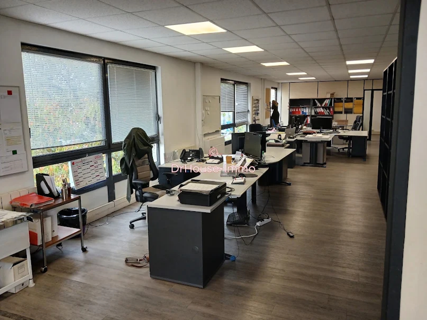 Bureaux à vendre - 1000m2 - Boissy-L'aillerie (95650)