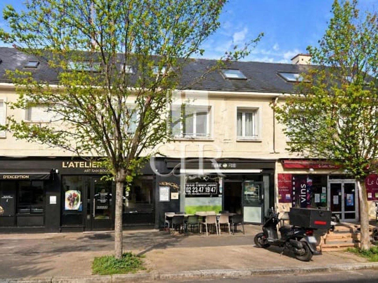 Local 375 m²