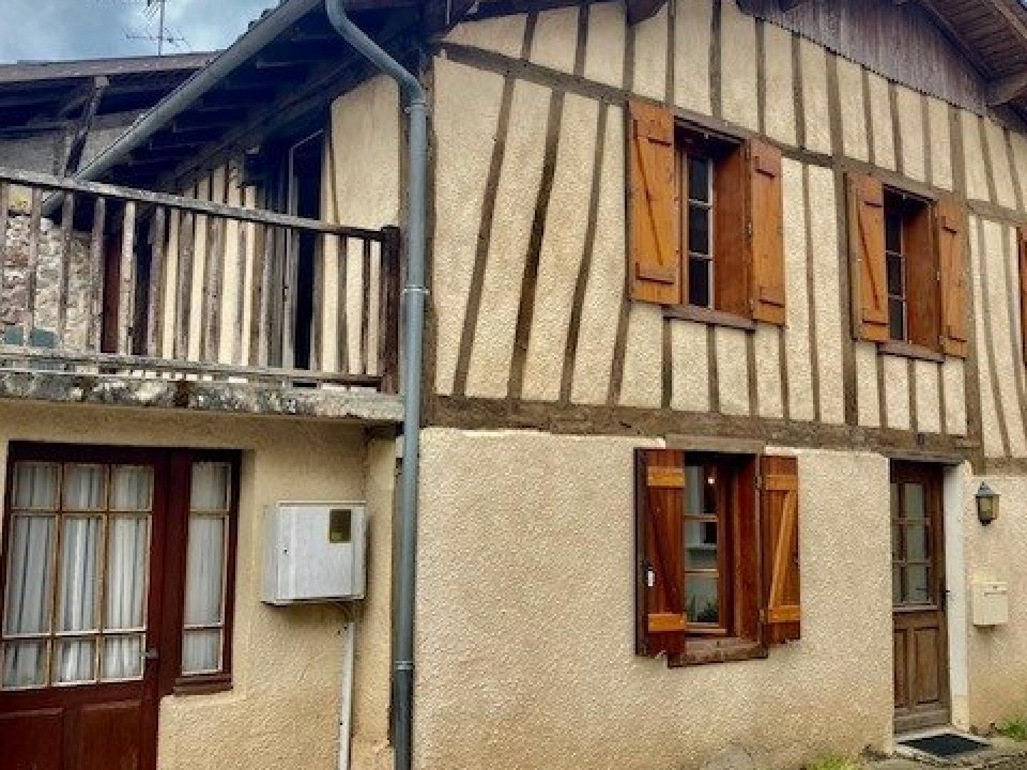 MAISON DE VILLAGE AVEC TERRAIN ET PISCINE NON ATTENANTS