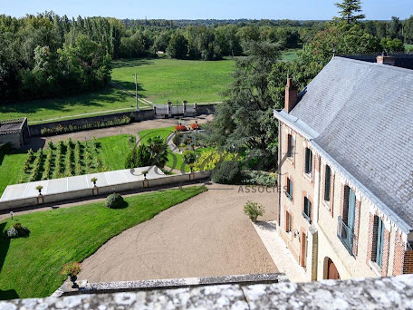 Maison à vendre - 12 pièces - 500m2 - Vernou-Sur-Brenne (37210)