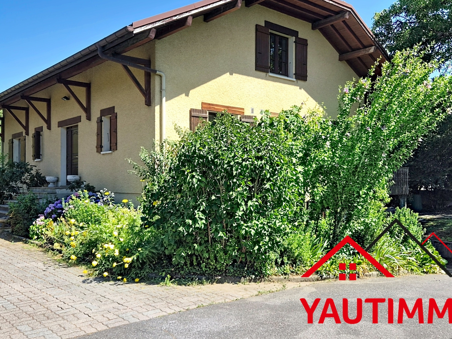 Maison à vendre - 3 pièces - 246m2 - Cranves-Sales (74380)