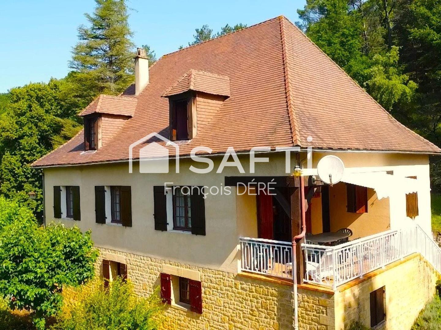 Maison Périgourdine sur les hauteurs au calme et avec vue au coeur d'un village classé.