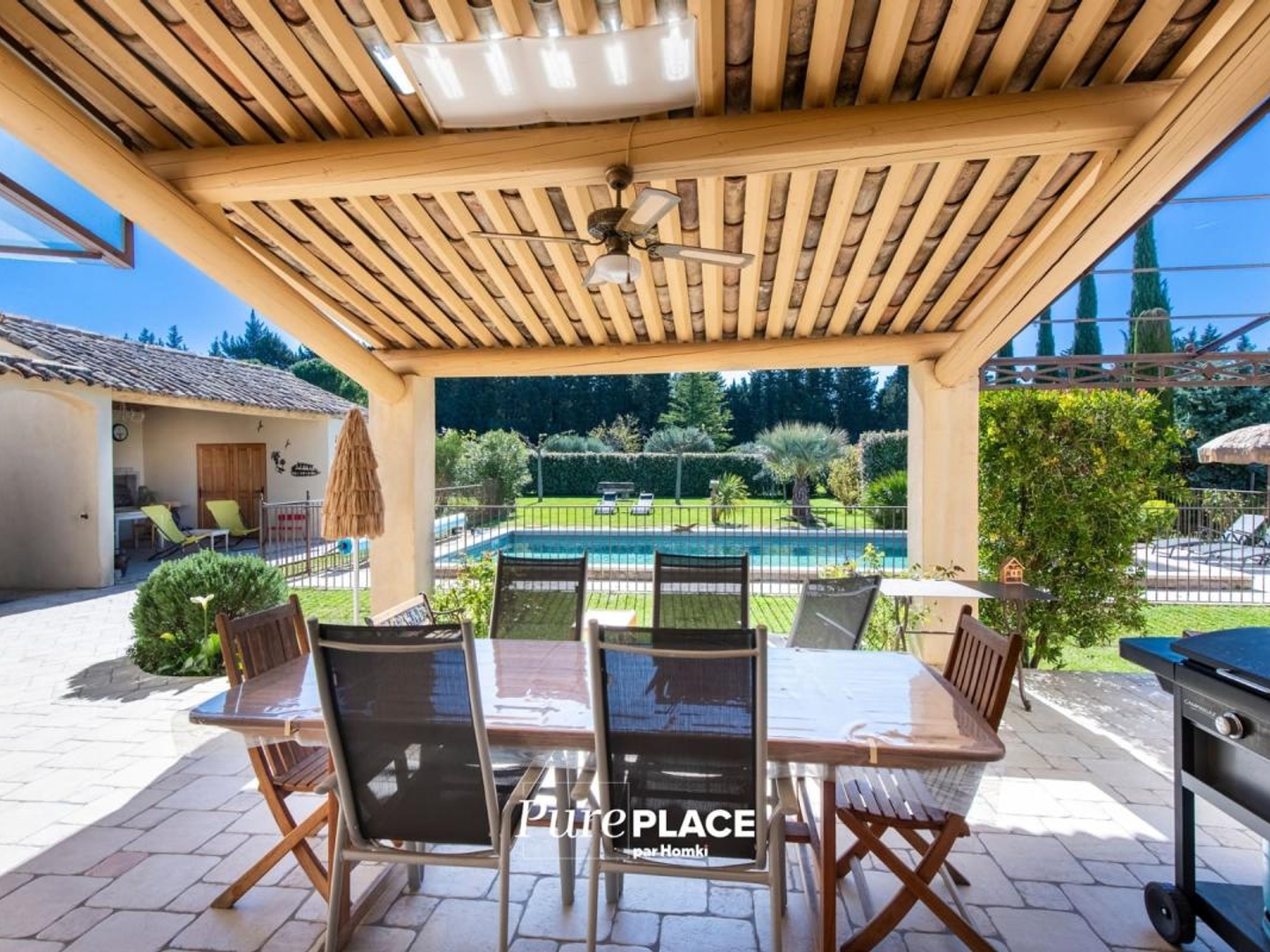 Mas provençal d'exception  Vue sur le Luberon  Environnement confidentiel