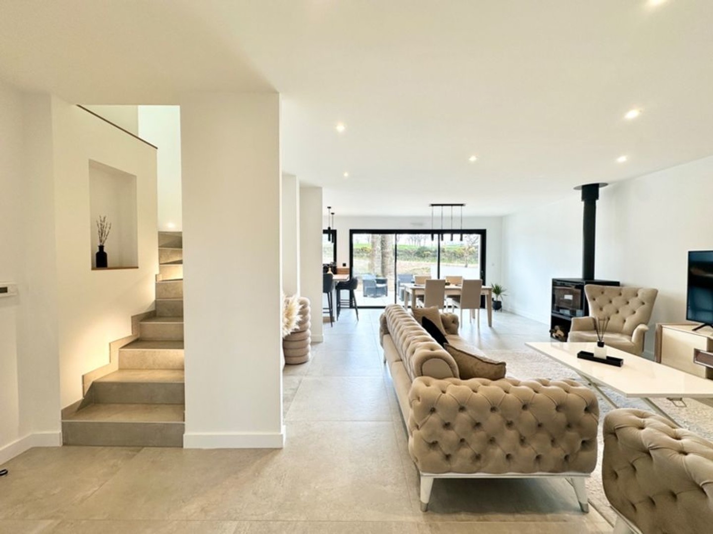 MAISON CONTEMPORAINE - 133 m² - MEUCON