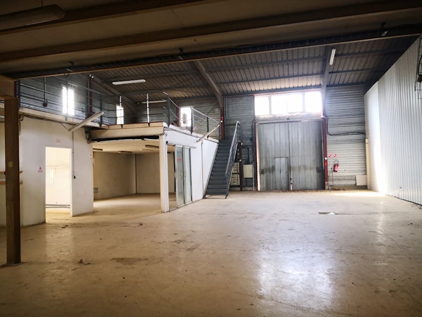 Locaux à vendre - 1440m2 - La Farlède (83210)