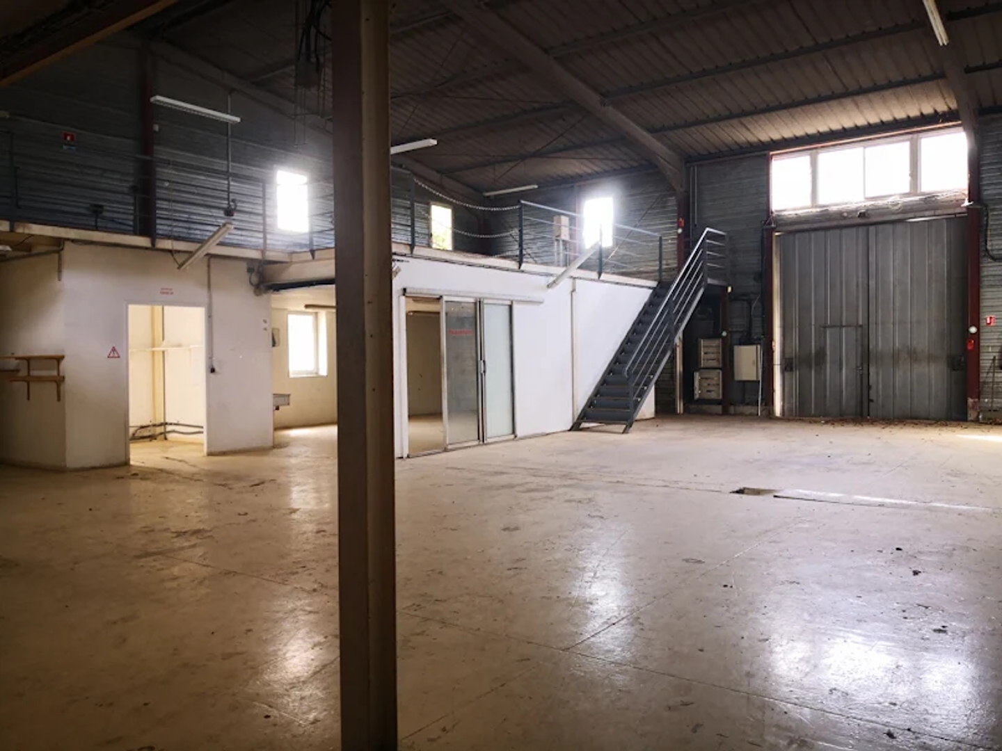 Locaux à vendre - 1440m2 - La Farlède (83210)