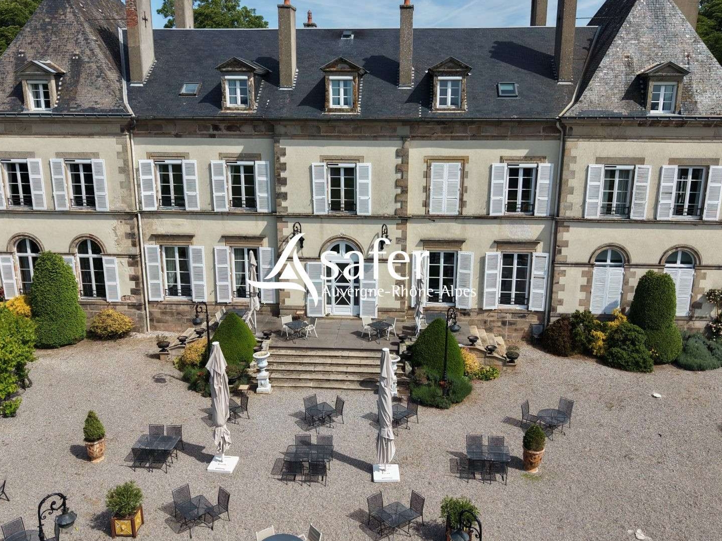 Château 1760 m²