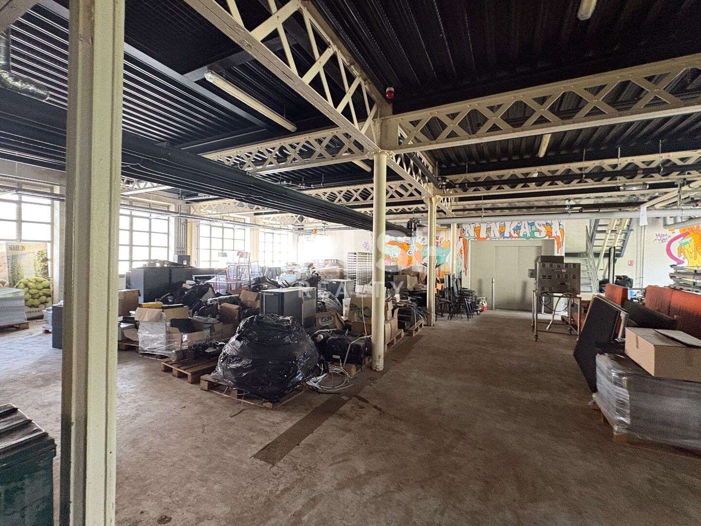 A vendre bâtiment d'activités de 2 176m² à Tarare