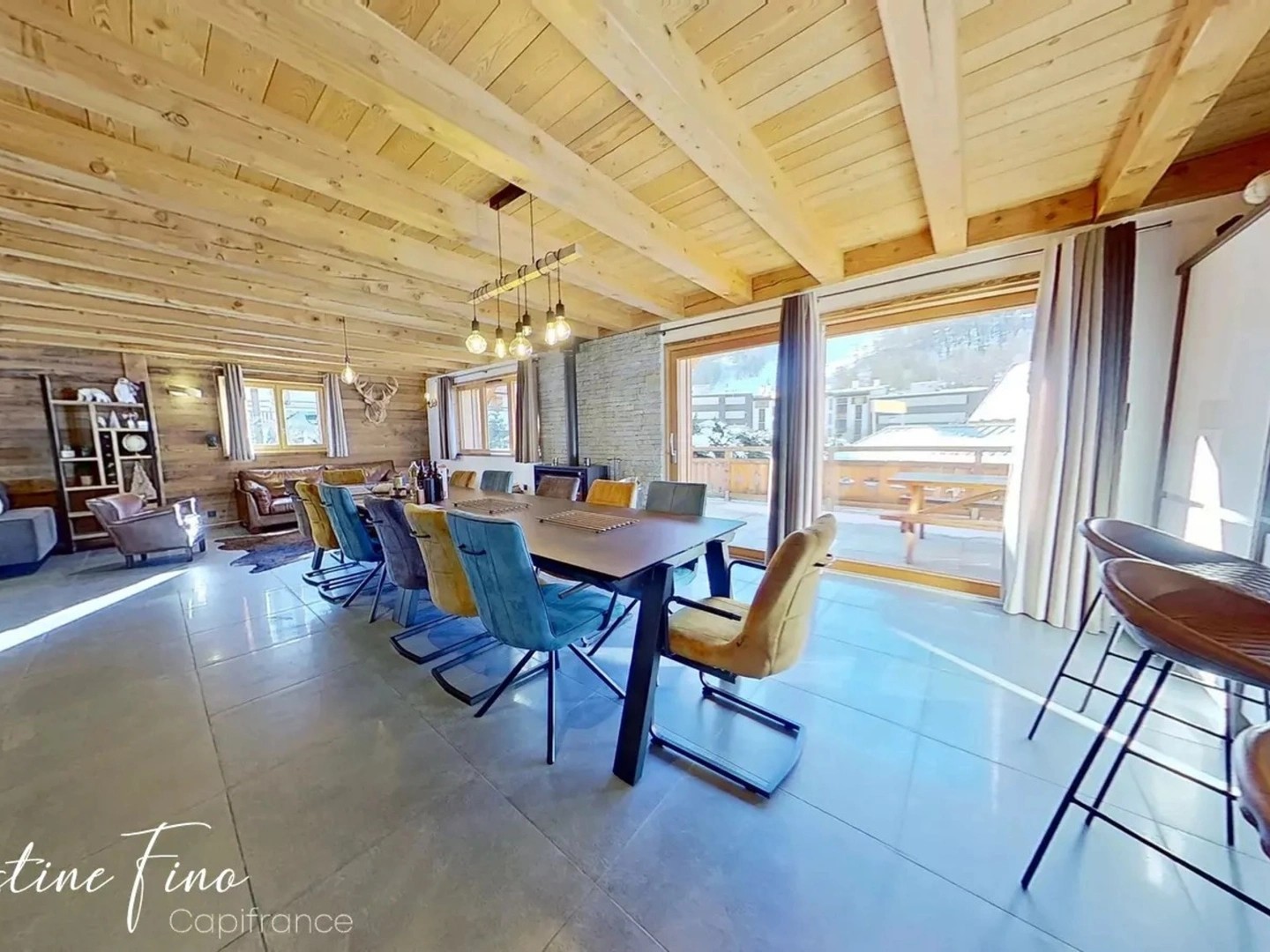 Maison à vendre - 8 pièces - 305m2 - Saint-Chaffrey (05330)