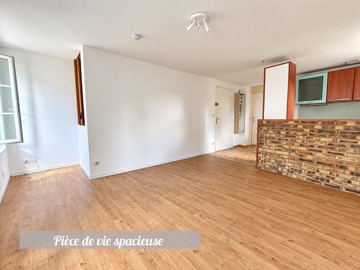VILLENEUVE-SOUS-DAMMARTIN - 2 PIÈCES 34 M² - À QUELQUES MINUTES DE ROISSY VILLENEUVE-SOUS-DAMMARTIN - 2 PIÈCES 34 M² - À QUELQUES MINUTES DE ROISSY