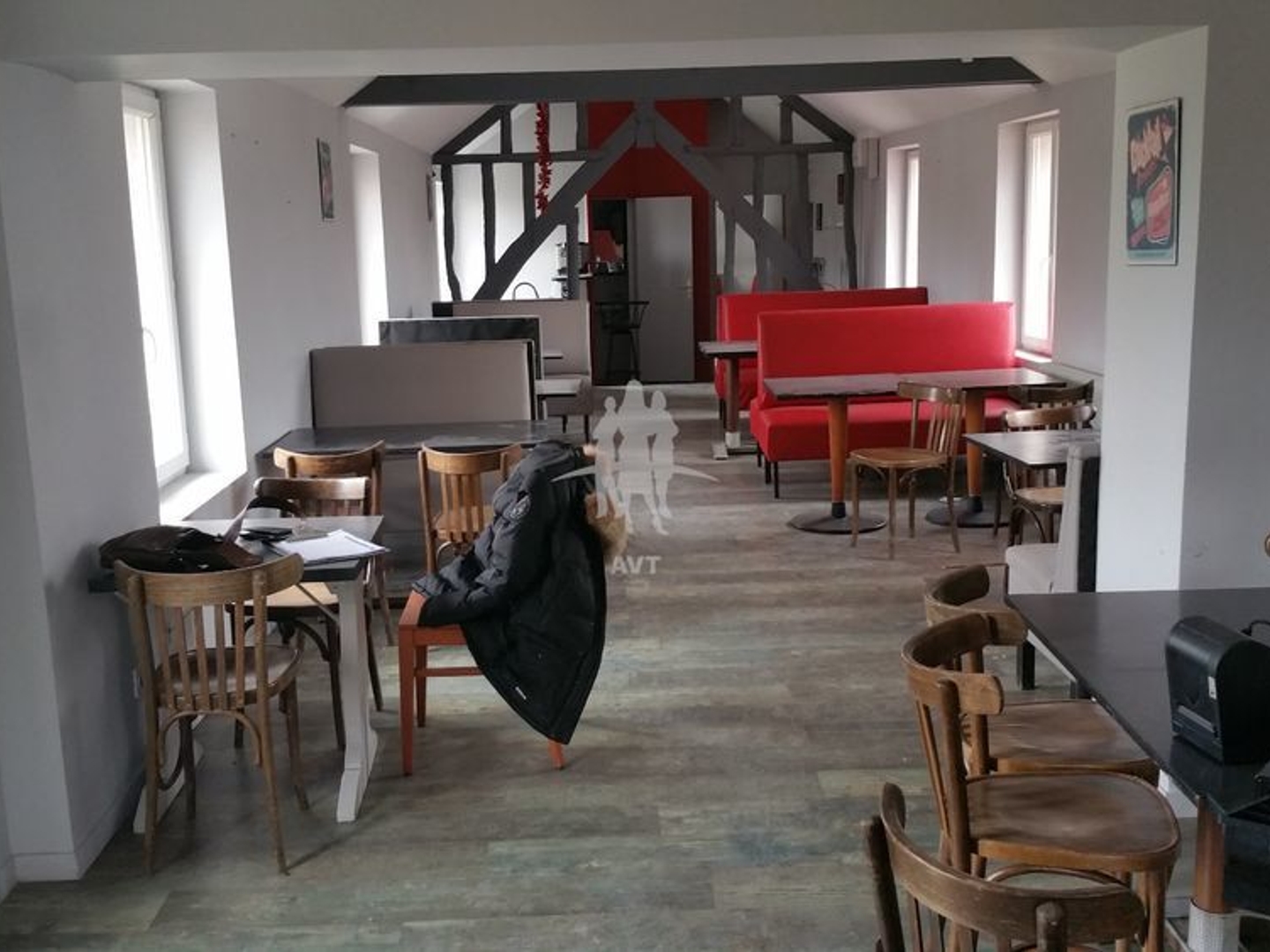 A vendre , Vernon ( 27200 ) restaurant , avec murs et fonds de commerce , 220 m2 habitables , jardin 75 m2