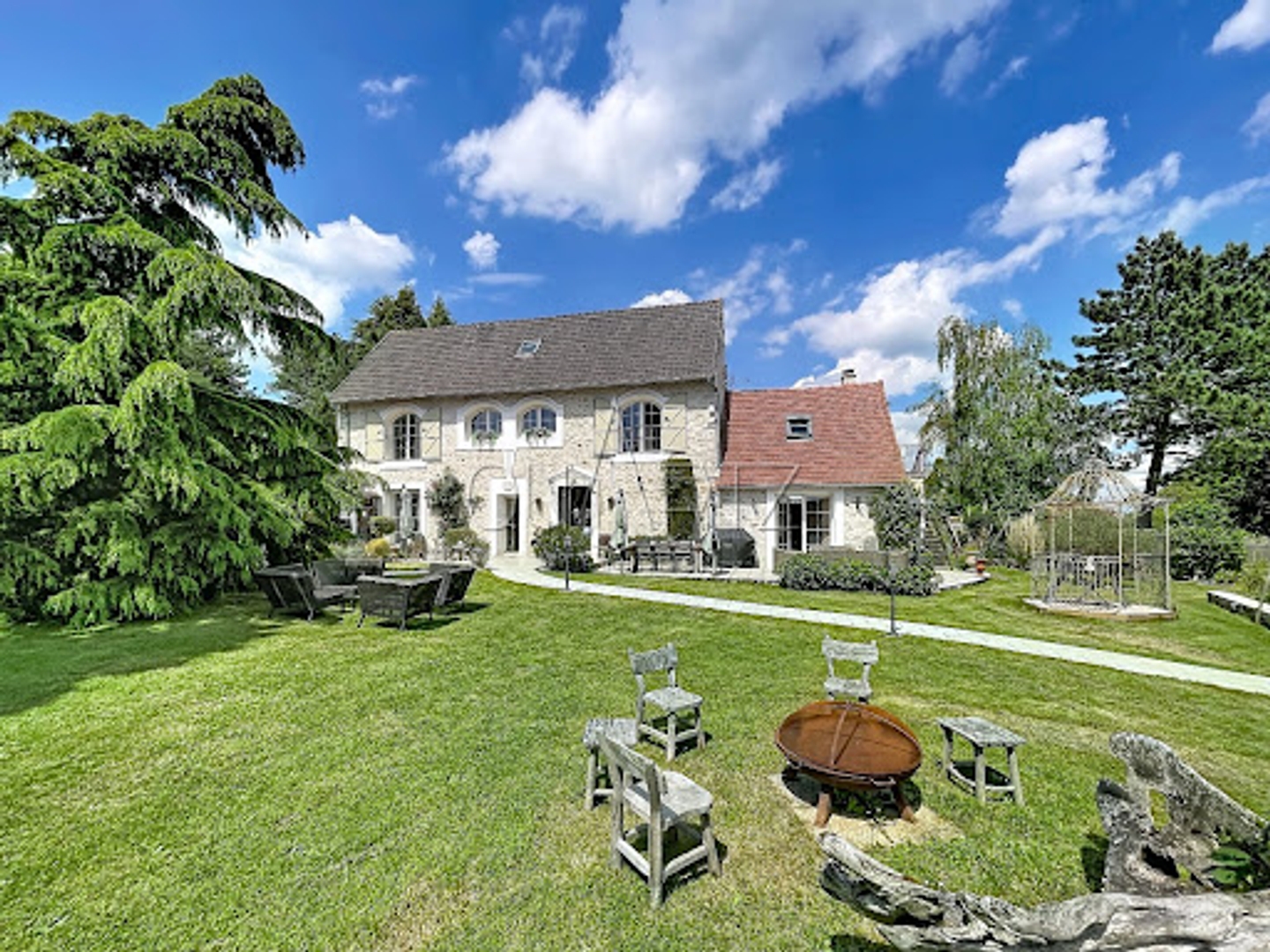 Maison 10 pièces 260 m²