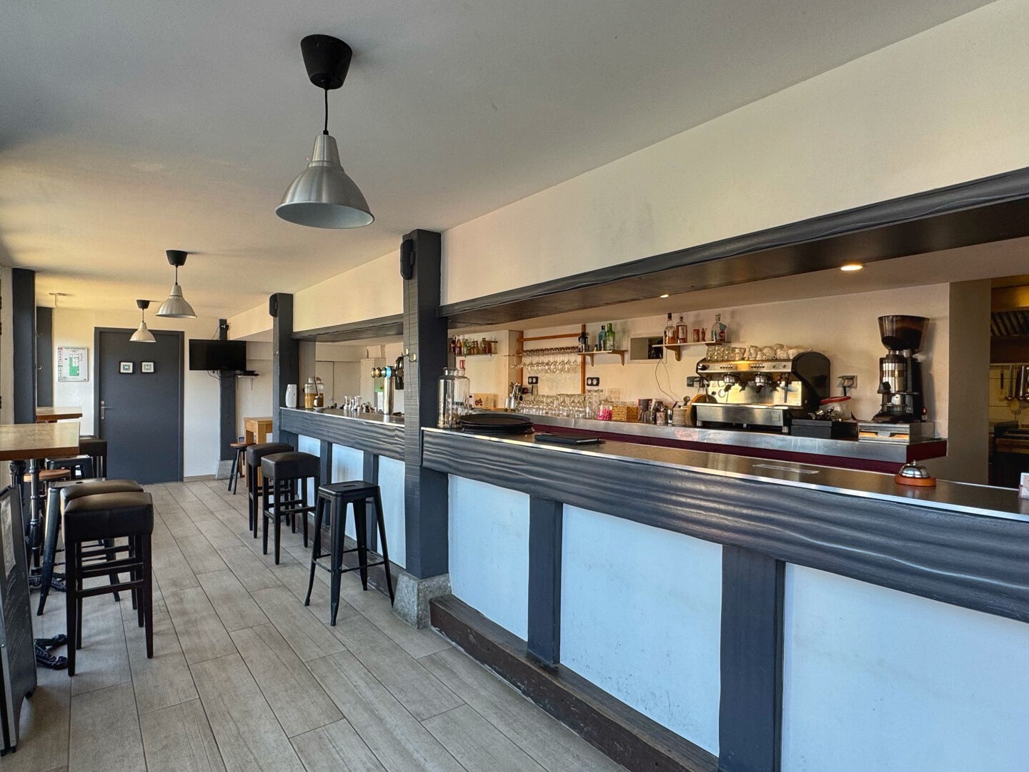 Murs commerciaux d'un bar/restaurant