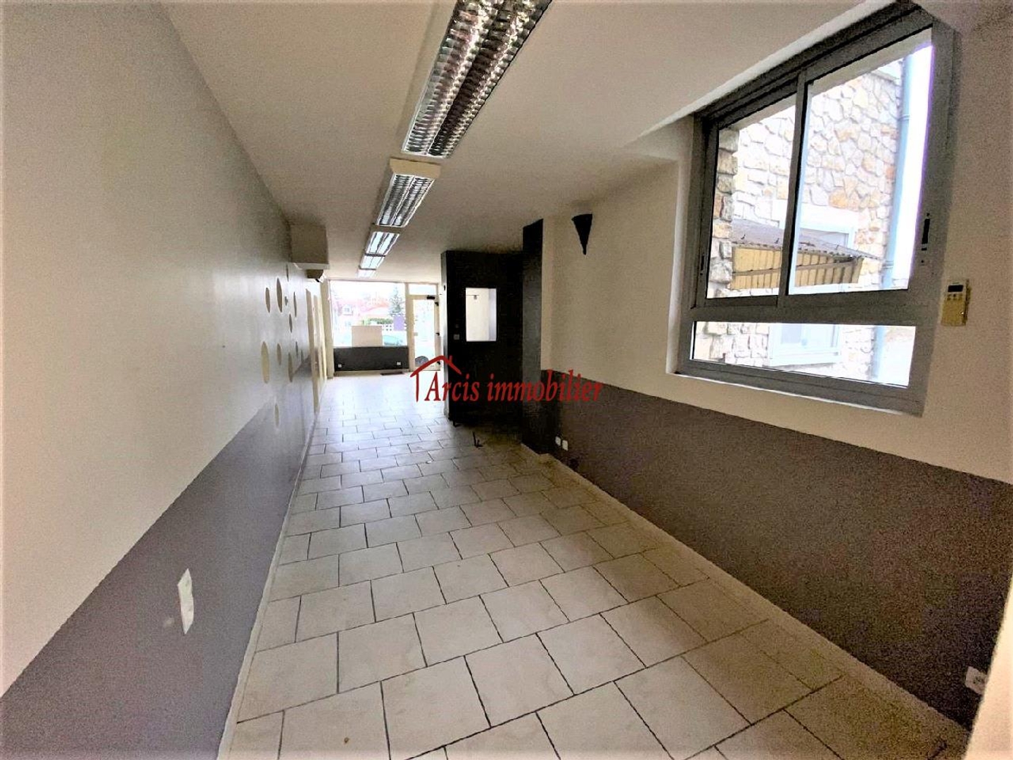 Magasin à vendre - 3 pièces - 57m2 - Arcis-Sur-Aube (10700)