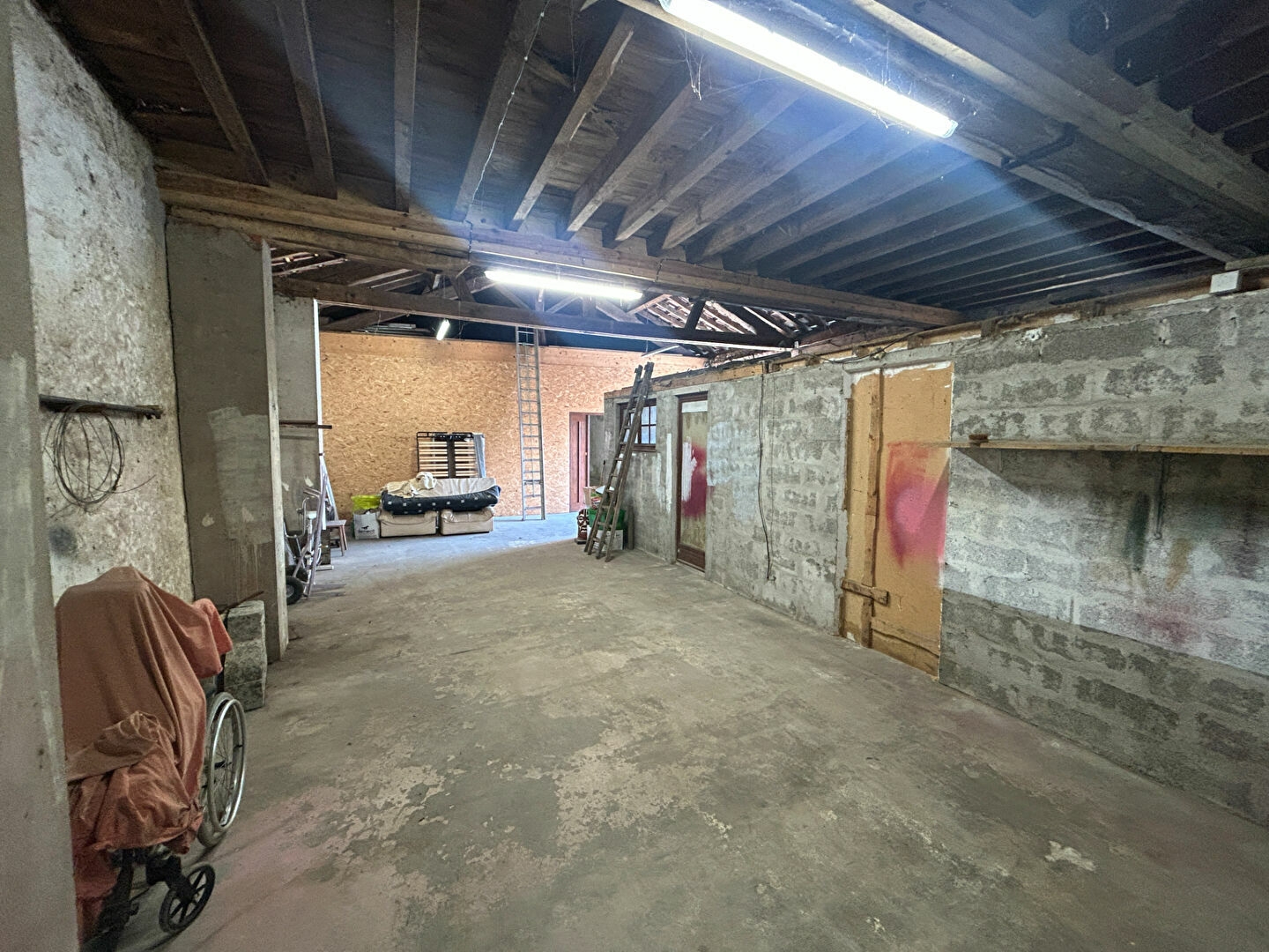 Immeuble à vendre - 190m2 - Mont-De-Marsan (40000)