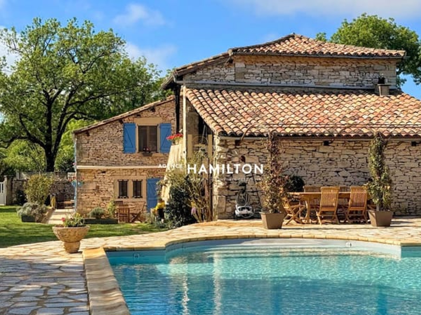 PROPRIÉTÉ EN PLEINE NATURE AVEC PISCINE, PROCHE SAINT-ANTONIN-NOBLE-VAL
