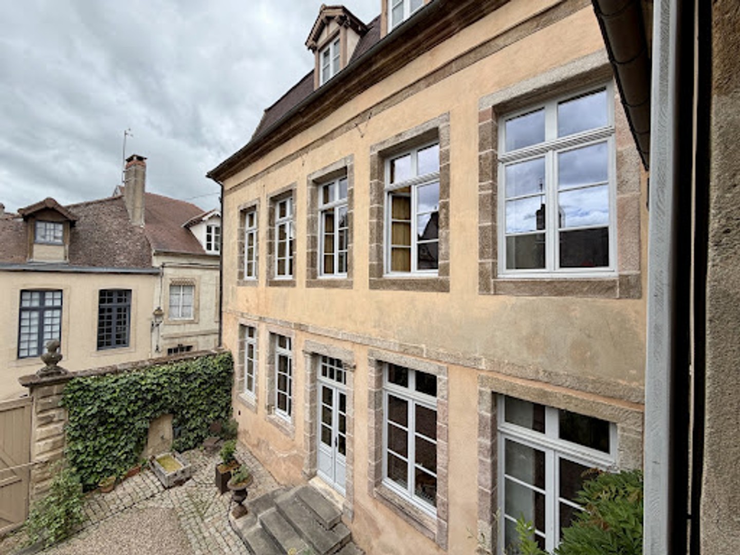 Maison à vendre - 16 pièces - 375m2 - Autun (71400)