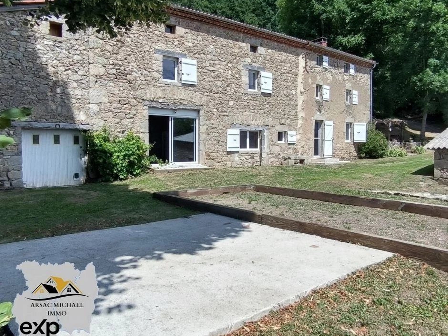 Maison à vendre - 7 pièces - 171m2 - Le Vernet-Chaméane (63580)