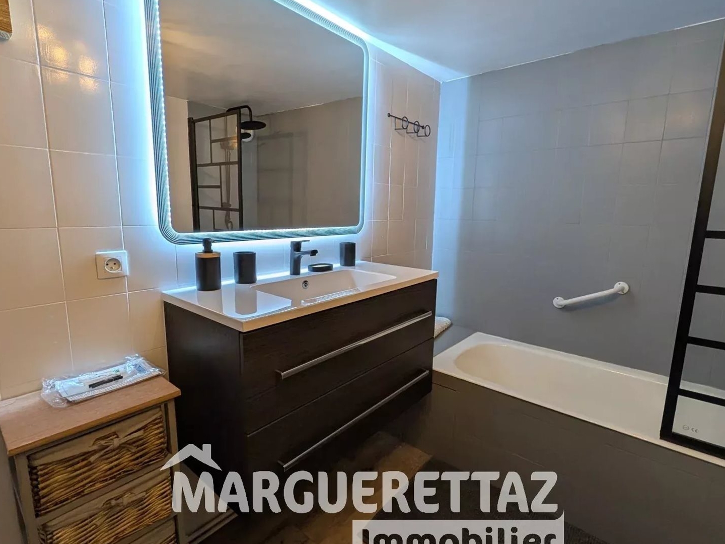 Appartement T2 De 53 m² A Verchaix