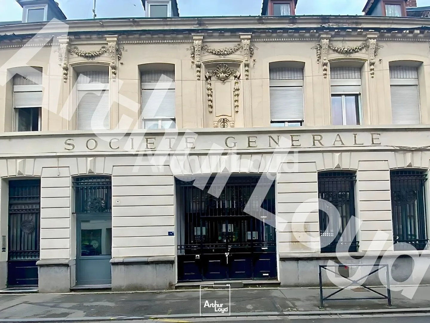 Location local commercial Condé-sur-l'Escaut avec grande vitrine centre-ville