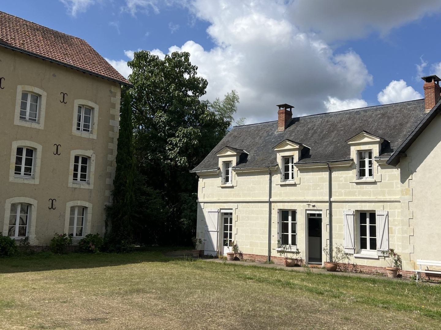 Maison à vendre - 16 pièces - 533m2 - La Chartre-Sur-Le... (72340)