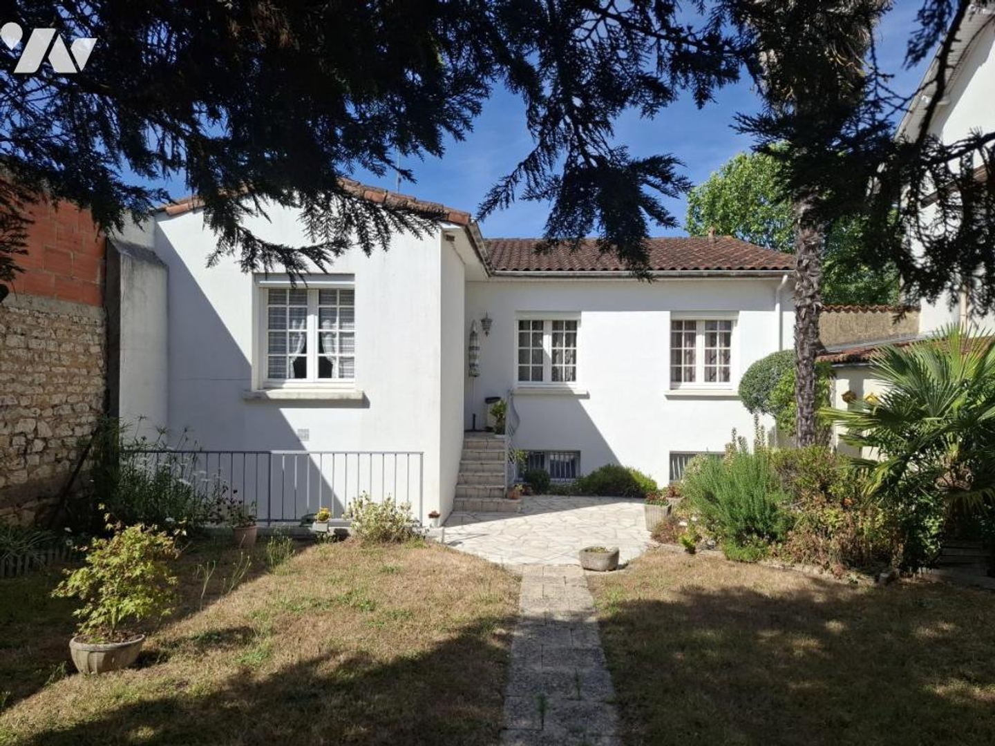 Maison à vendre - 8 pièces - 147m2 - Saintes (17100)